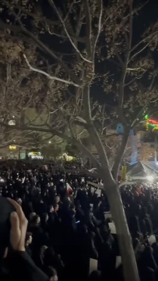  روضه و عزاداری مردم سوگوار تهران در میدان نازی‌آباد تهران