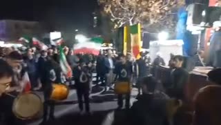 گزارش خبرگزاری صدا و سیما از تجمع مردم در بازار دوم نازی آباد برای بیعت با رهبر انقلاب اسلامی